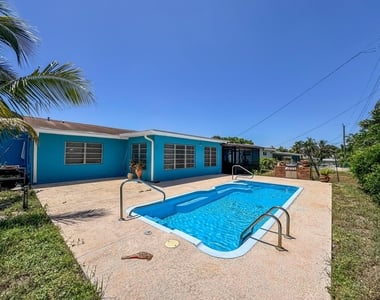 1326 Lake Erie Drive - Photo Thumbnail 12