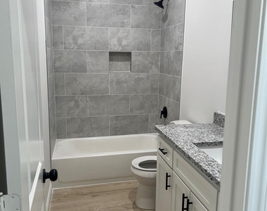 4441 Wayside Avenue - Photo Thumbnail 7