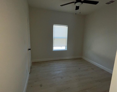 4441 Wayside Avenue - Photo Thumbnail 16