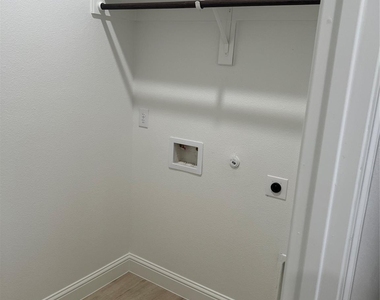 4441 Wayside Avenue - Photo Thumbnail 10
