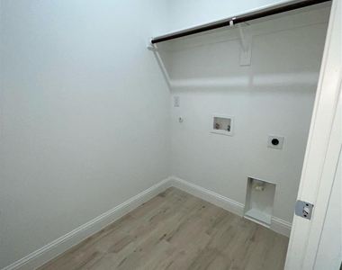 4441 Wayside Avenue - Photo Thumbnail 9