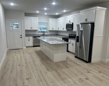 4441 Wayside Avenue - Photo Thumbnail 4