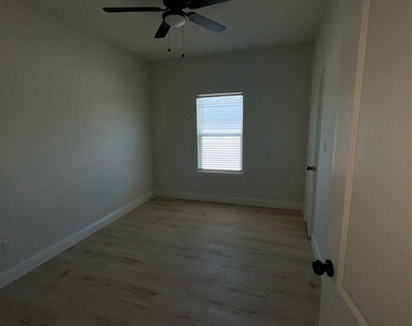 4441 Wayside Avenue - Photo Thumbnail 5
