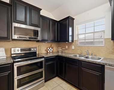 104 Holly Street - Photo Thumbnail 14