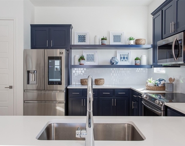 2803 Stanley Avenue - Photo Thumbnail 13