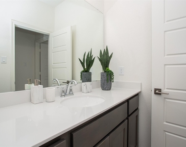 2803 Stanley Avenue - Photo Thumbnail 31