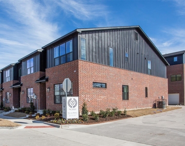 2803 Stanley Avenue - Photo Thumbnail 2