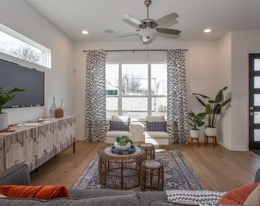 2803 Stanley Avenue - Photo Thumbnail 5