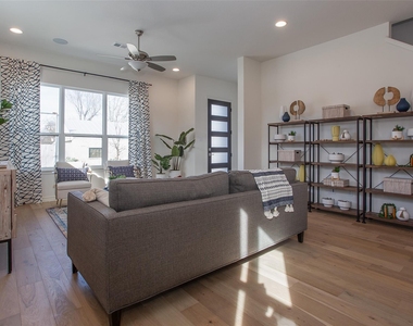 2803 Stanley Avenue - Photo Thumbnail 6