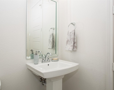 2803 Stanley Avenue - Photo Thumbnail 21
