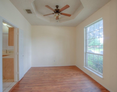 1369 Colby Drive - Photo Thumbnail 6