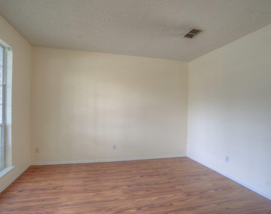 1369 Colby Drive - Photo Thumbnail 4