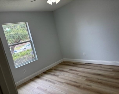 2601 Mitchell Lane - Photo Thumbnail 9