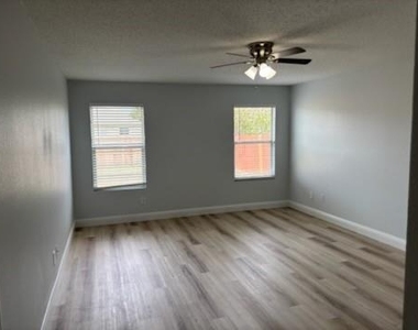 2601 Mitchell Lane - Photo Thumbnail 12