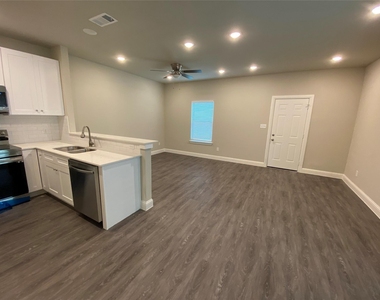 813 W Coffin Street - Photo Thumbnail 3