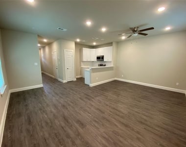 813 W Coffin Street - Photo Thumbnail 2