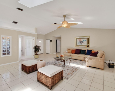 2925 Riviera Drive - Photo Thumbnail 15