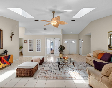 2925 Riviera Drive - Photo Thumbnail 17