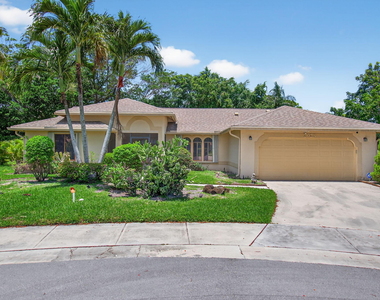2925 Riviera Drive - Photo Thumbnail 2