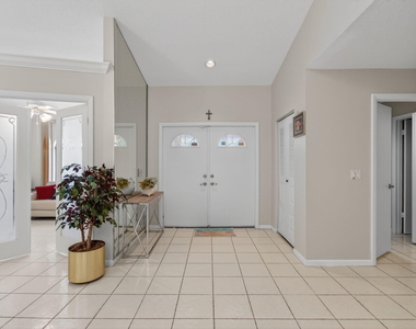 2925 Riviera Drive - Photo Thumbnail 9