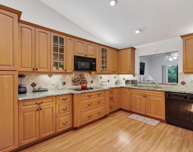 2925 Riviera Drive - Photo Thumbnail 42