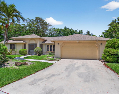 2925 Riviera Drive - Photo Thumbnail 3
