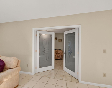 2925 Riviera Drive - Photo Thumbnail 23