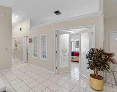 2925 Riviera Drive - Photo Thumbnail 19