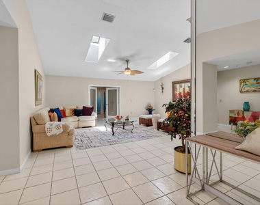 2925 Riviera Drive - Photo Thumbnail 10