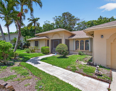 2925 Riviera Drive - Photo Thumbnail 4