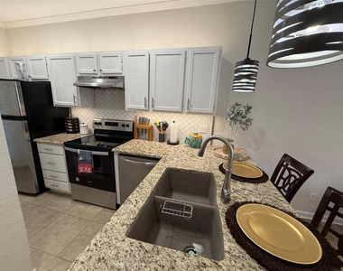 4800 W Lovers Lane - Photo Thumbnail 4