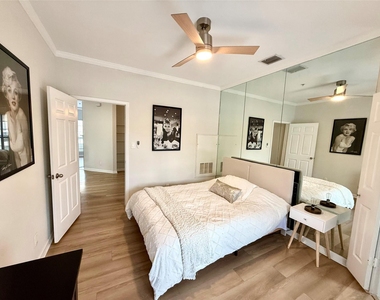 4800 W Lovers Lane - Photo Thumbnail 9