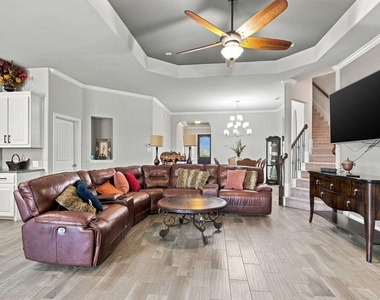 3908 Ranchman Boulevard - Photo Thumbnail 8