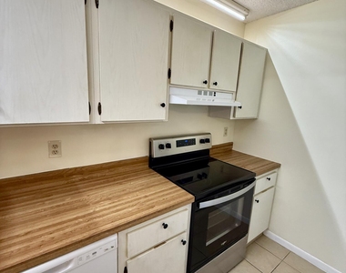 3764 N University Drive - Photo Thumbnail 2
