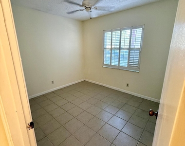3764 N University Drive - Photo Thumbnail 8