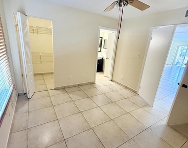 968 Coral Club Drive - Photo Thumbnail 4