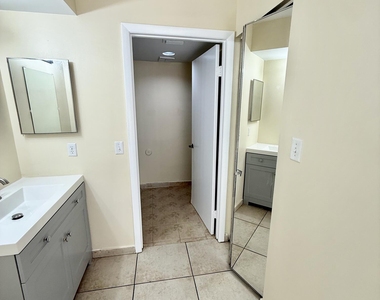 968 Coral Club Drive - Photo Thumbnail 9