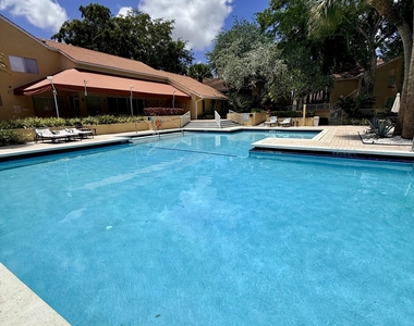 968 Coral Club Drive - Photo Thumbnail 14
