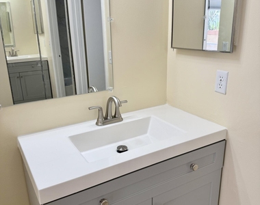 968 Coral Club Drive - Photo Thumbnail 8