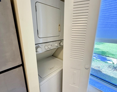 968 Coral Club Drive - Photo Thumbnail 2
