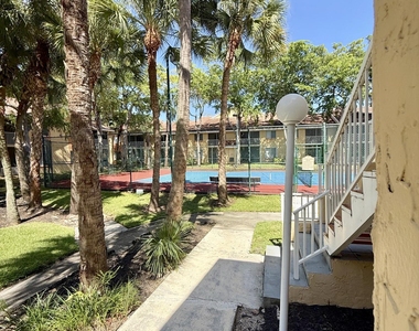 968 Coral Club Drive - Photo Thumbnail 13