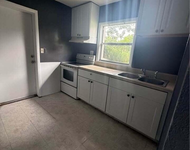 2960 Chickamauga Avenue - Photo Thumbnail 2