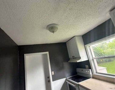 2960 Chickamauga Avenue - Photo Thumbnail 5