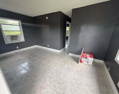 2960 Chickamauga Avenue - Photo Thumbnail 1