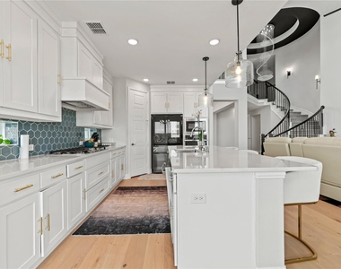 10609 Grayhead Drive - Photo Thumbnail 8
