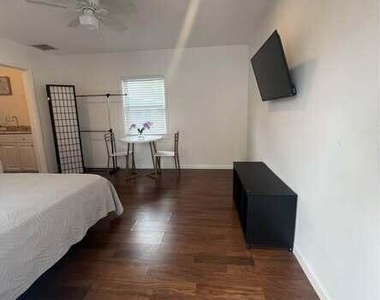 603 N J Street - Photo Thumbnail 1