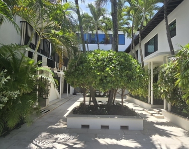 122 Peruvian Avenue - Photo Thumbnail 1