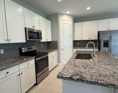 9028 Kingsmoor Way - Photo Thumbnail 4