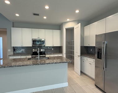 9028 Kingsmoor Way - Photo Thumbnail 3