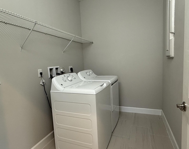 9028 Kingsmoor Way - Photo Thumbnail 16